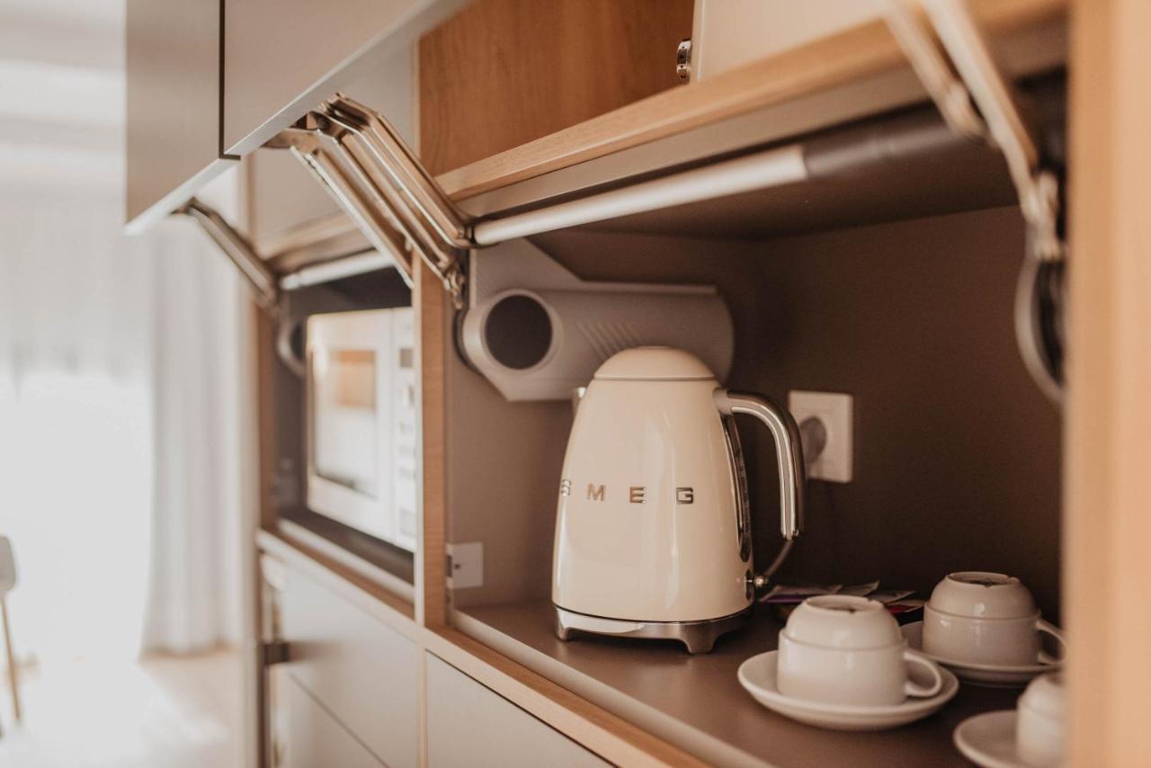 Petit Luxe Volta Bed & Breakfast Terrassa Bagian luar foto