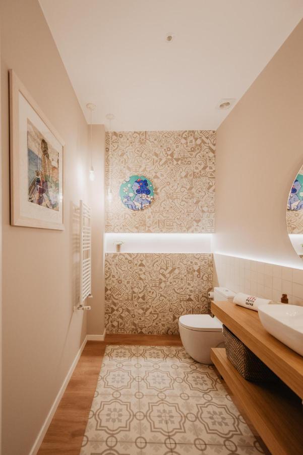 Petit Luxe Volta Bed & Breakfast Terrassa Bagian luar foto