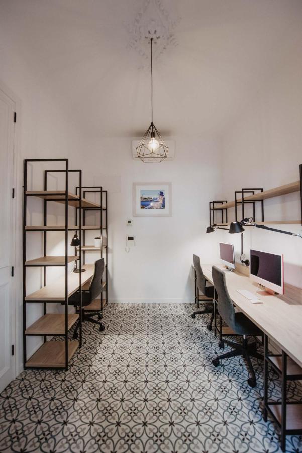 Petit Luxe Volta Bed & Breakfast Terrassa Bagian luar foto