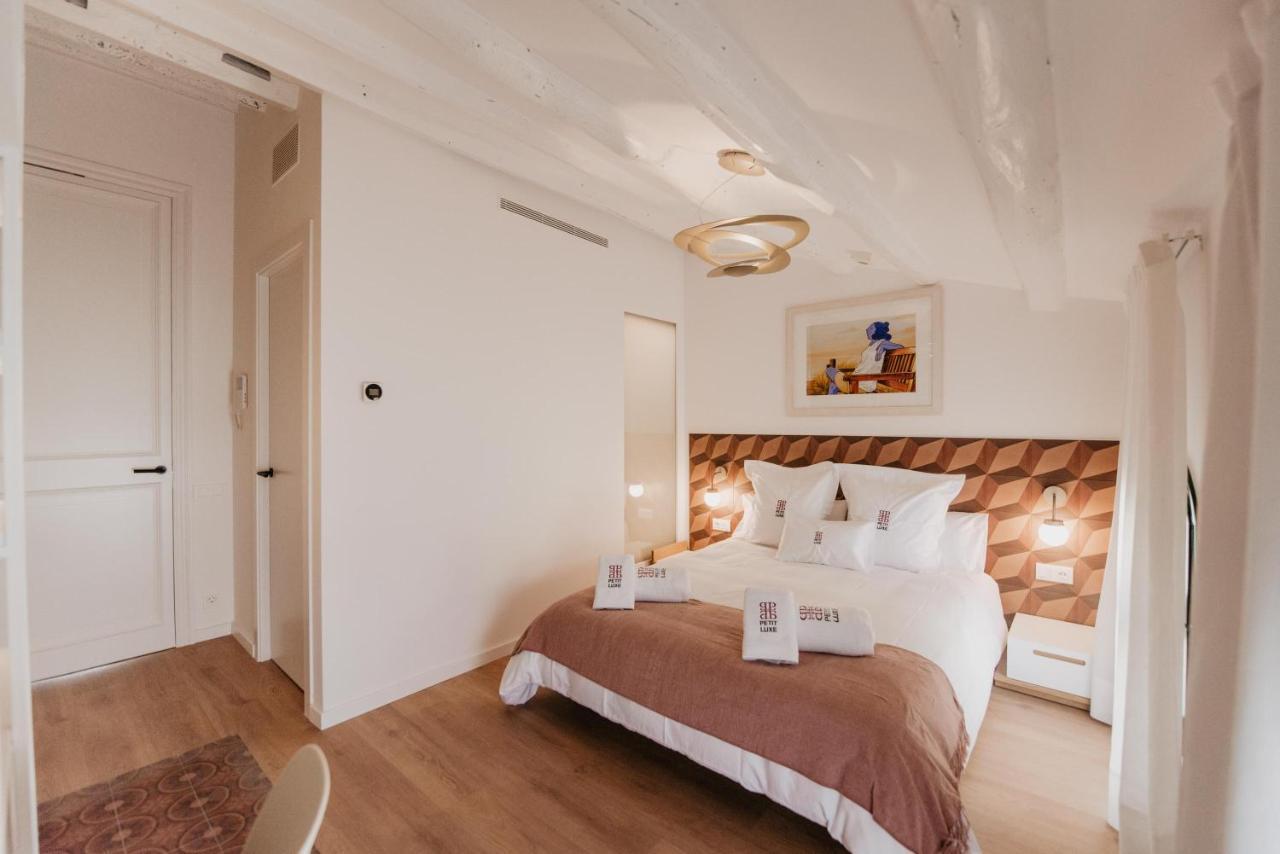 Petit Luxe Volta Bed & Breakfast Terrassa Bagian luar foto