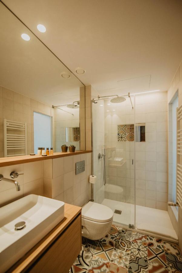 Petit Luxe Volta Bed & Breakfast Terrassa Bagian luar foto