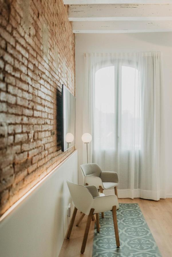 Petit Luxe Volta Bed & Breakfast Terrassa Bagian luar foto