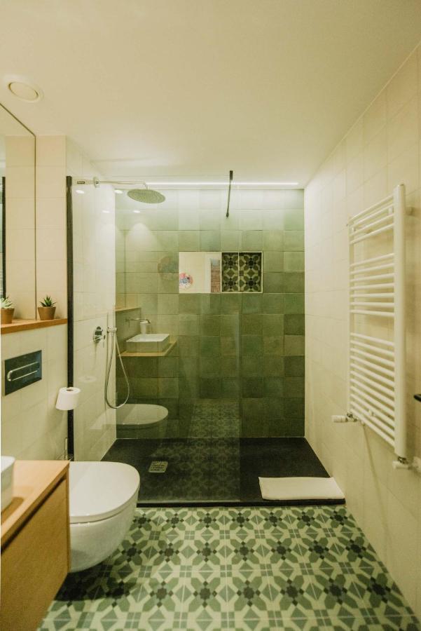 Petit Luxe Volta Bed & Breakfast Terrassa Bagian luar foto
