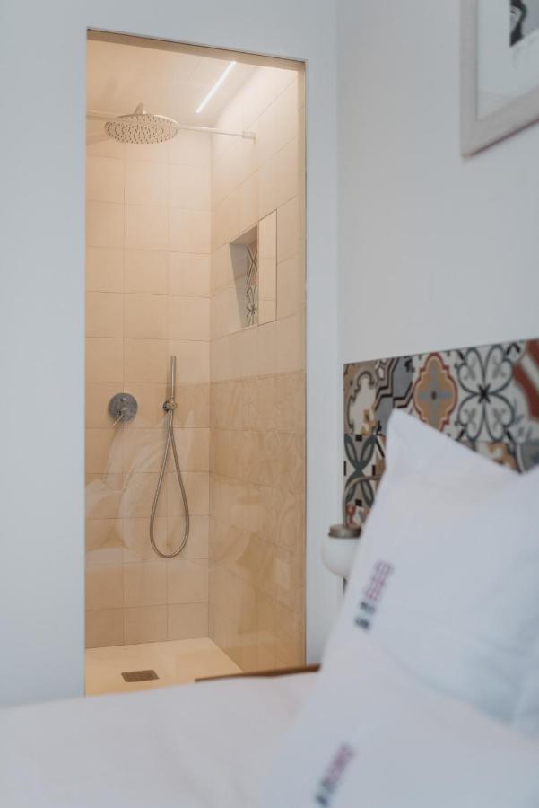 Petit Luxe Volta Bed & Breakfast Terrassa Bagian luar foto