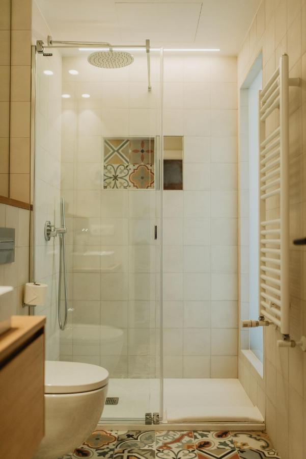 Petit Luxe Volta Bed & Breakfast Terrassa Bagian luar foto