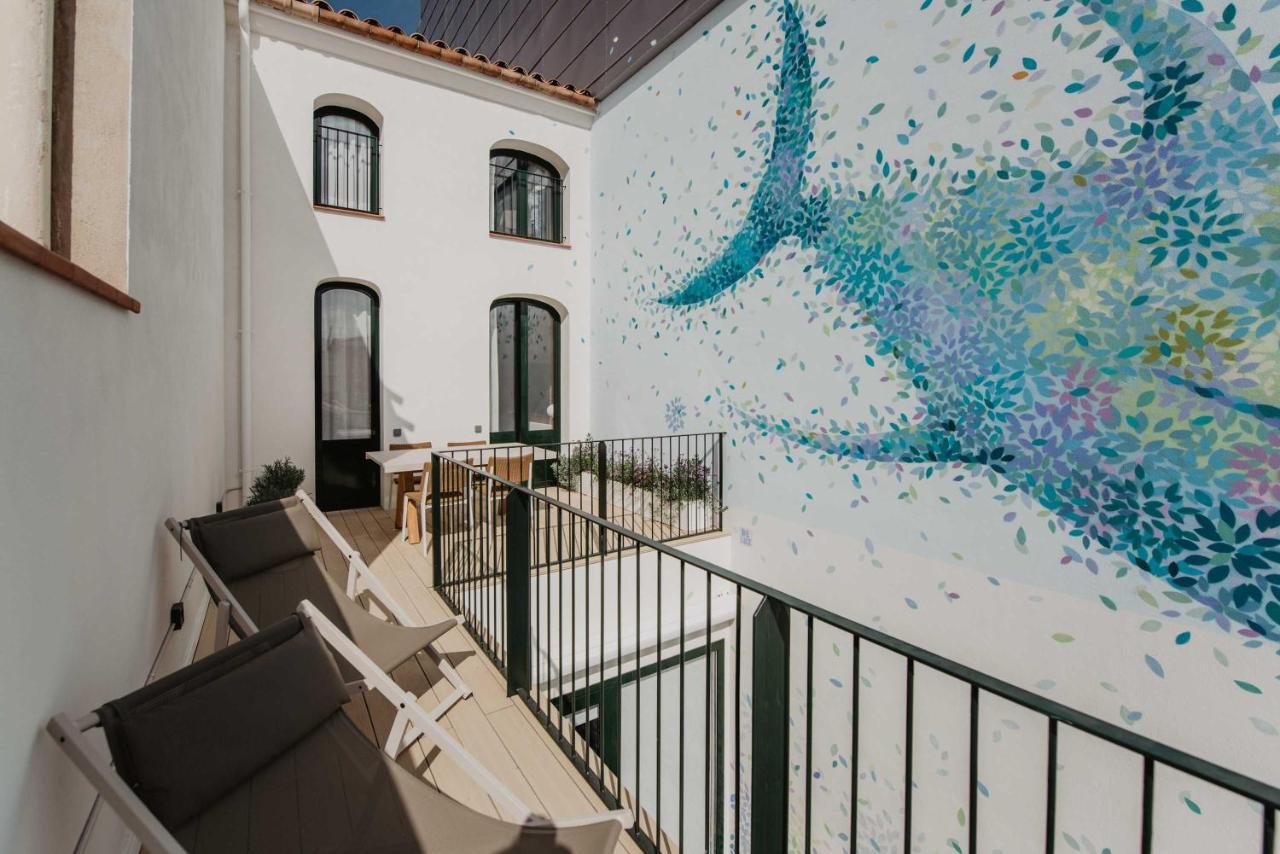 Petit Luxe Volta Bed & Breakfast Terrassa Bagian luar foto