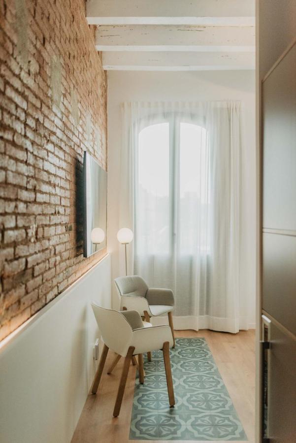 Petit Luxe Volta Bed & Breakfast Terrassa Bagian luar foto